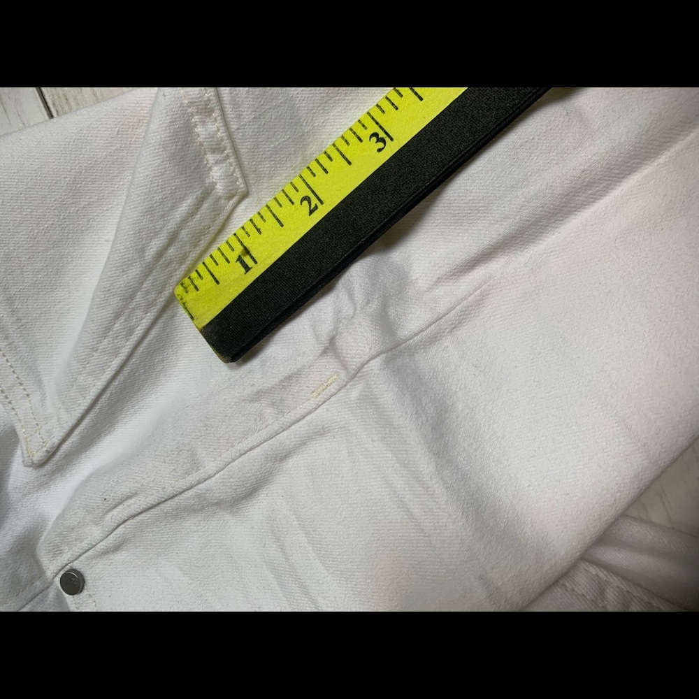 NWT Calvin Klein White Shorts with Smudges - Picture 10 of 13